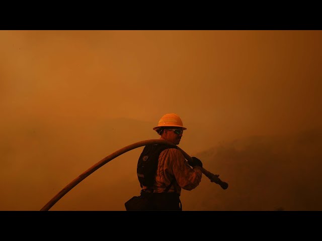 ⁣Strong winds forecasted threaten Los Angeles area's fight against fires