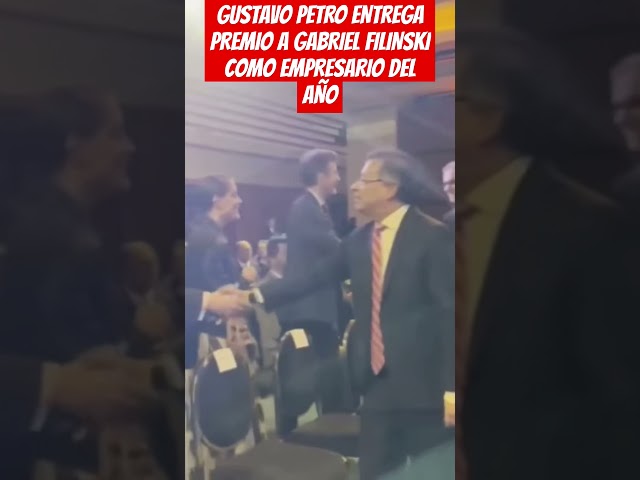 ⁣GUSTAVO PETRO ENTREGA PREMIO A GABRIEL FILINSKI COMO EMPRESARIO DEL AÑO