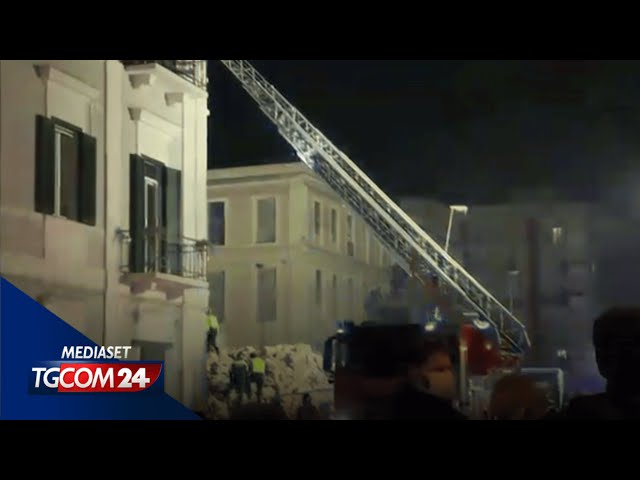 ⁣Crollo palazzina a Bari, una montagna di macerie