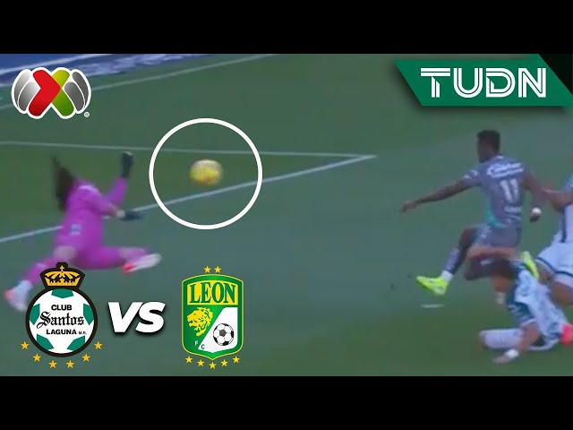 ⁣¡SALVADOR! Acevedo aparece | Santos vs León | Liga Mx - CL2025 J11 | TUDN