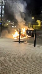 ⁣Début d'émeutes cette nuit dans le quartier du Val Fourré à Mantes-la-Jolie : Poubelles brûlées