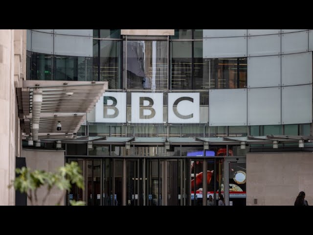 ⁣‘Free pass’ to be paid more: BBC data raises pay fairness questions