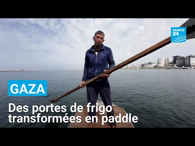 ⁣Gaza : sans bateaux, des pêcheurs transforment des portes de frigo en paddles • FRANCE 24