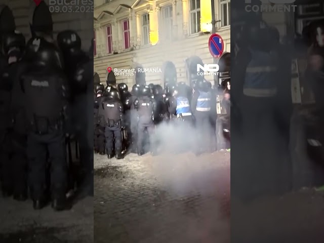 ⁣Seguidores de Georgescu protestan en Bucarest contra su exclusión de las presidenciales #NoComment