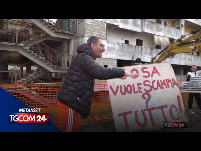 ⁣Scampia, al via i lavori di demolizione della vela gialla