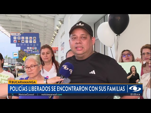 ⁣Policías que habían sido secuestrados en El Plateado, Cauca, fueron recibidos con calle de honor