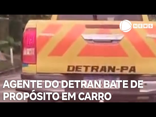 ⁣Agente do Detran dá ré e bate de propósito em carro