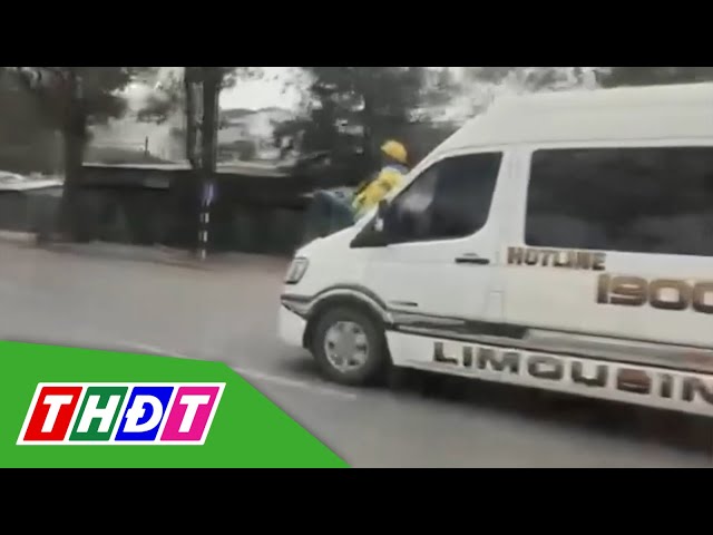 ⁣Tạm giữ tài xế limousine "chở người" trên nắp capo ở Hà Nội | THDT