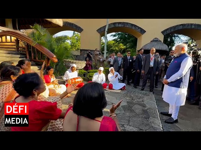 Visite officielle : Modi accueilli par des chants à son arrivée à l’hôtel The Oberoi