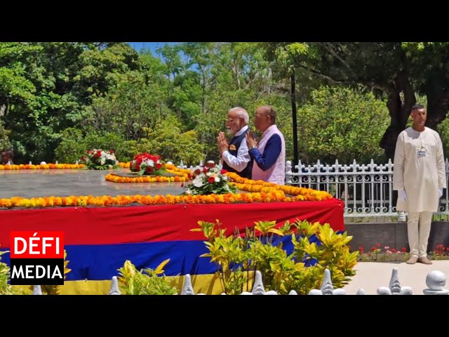 ⁣Visite officielle : dépôt de gerbes de Modi aux samadhis de SSR et SAJ