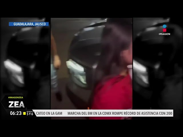 Hombre lleva su camioneta a una agencia y la encuentra en un bar