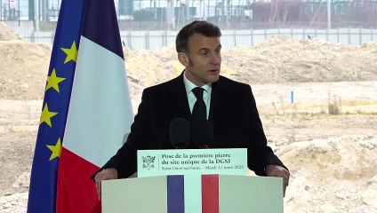 ⁣Emmanuel Macron inaugure le futur siège de la DGSI