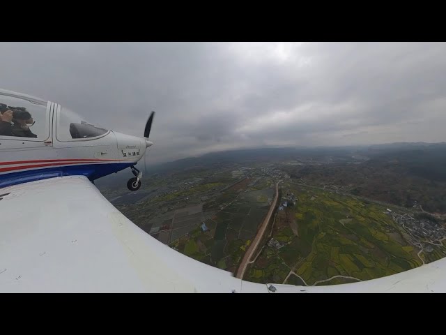 ⁣GLOBALink | Experiencing flight above rapeseed flowers in China's Guizhou