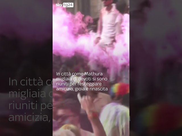 India, Holi: migliaia di persone per il festival dei colori