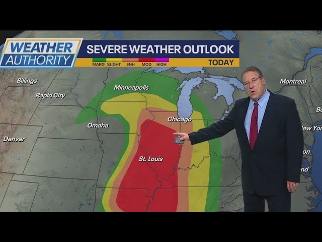 ⁣Tracking severe storms passing through Chicago area