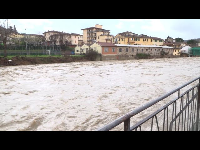 Maltempo Toscana, le ore difficili vicino ai fiumi