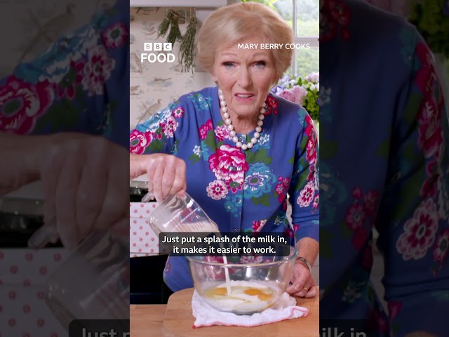 ⁣Learn how to make the PERFECT Yorkshire Pudding with Mary Berry