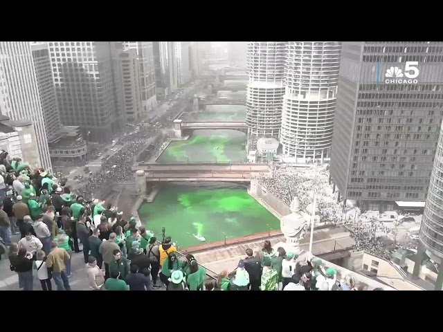 ⁣Time-lapse: Watch Chicago River TURN GREEN in 60 seconds!