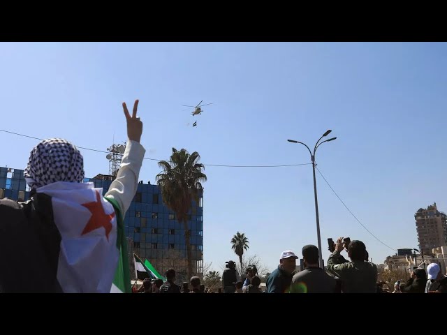 ⁣آلاف السوريين يحيون الذكرى الـ14 للاحتجاجات الشعبية للمرة الأولى بعد الإطاحة بنظام الأسد