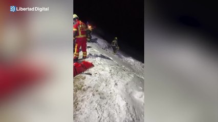 Mueren 4 jóvenes madrileños al despeñarse su coche por un precipicio en Cantabria