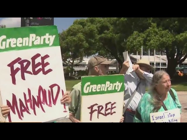 ⁣Dozens in downtown Miami protest detention of Mahmoud Khalil