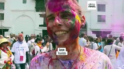 ⁣L'Inde et le Népal célèbrent "Holi", la fête des couleurs