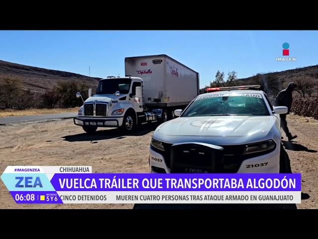 ⁣Tráiler cargado de algodón vuelca en Chihuahua | Noticias con Francisco Zea