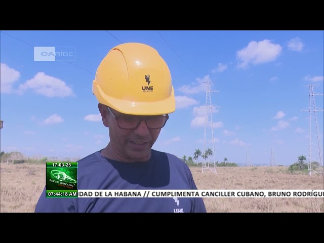 ⁣Cuba: Labor de auxiliares de electricidad en Sancti Spíritus