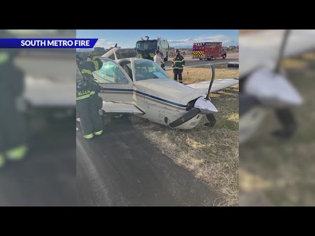 Planes lands after gear collapse