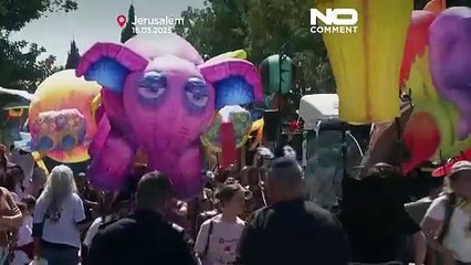 ⁣Purim-Parade in Jerusalem: Gelbes Band symbolisiert Geiseln in Gaza