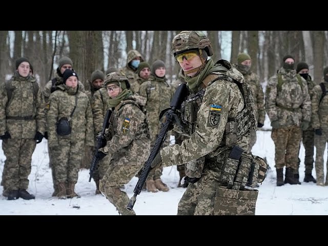 Faktencheck: Inszenieren ukrainische Soldaten Kampfhandlungen?