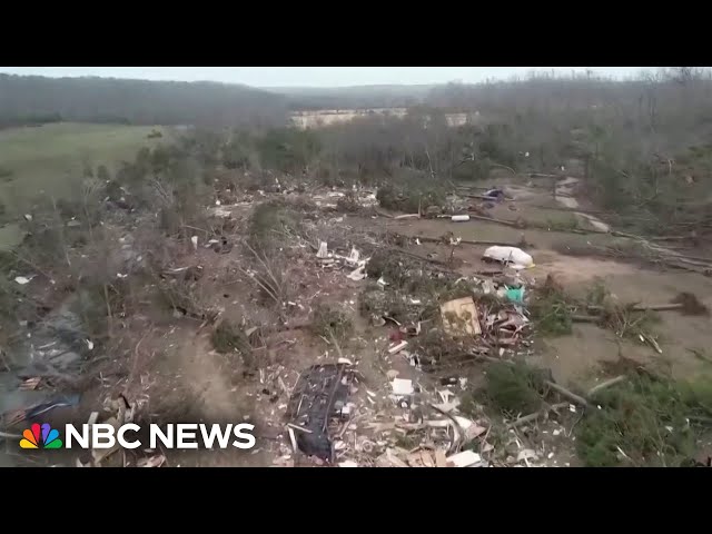 ⁣Deadly tornado outbreak claims 42 lives